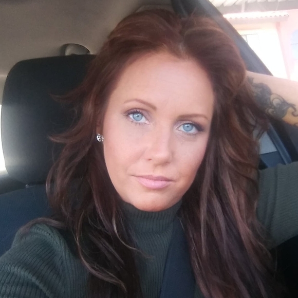 Profile Picture of Shelly Graves (@sdnedbalek76) on Poshmark