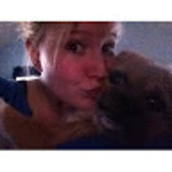 Profile Picture of Lindsey Markwart (@lindseymarkwart) on Poshmark