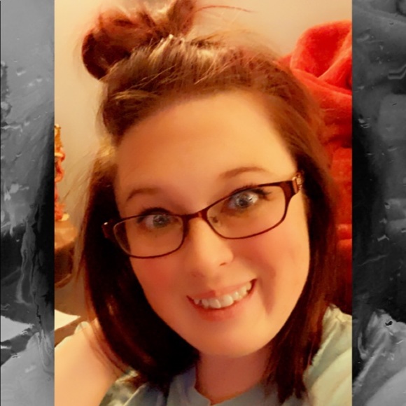 Profile Picture of Allayne Davis (@allayne08) on Poshmark