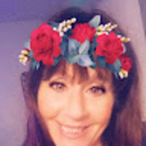 Profile Picture of Louise Sharpy (@louisesharpy) on Poshmark