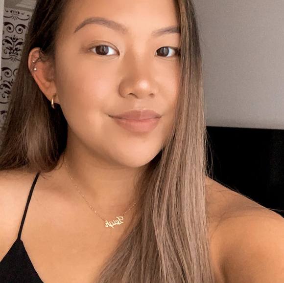 Leigh Almario - Poshmark Profile Picture of Leigh Almario (@leighalmario) on Poshmark