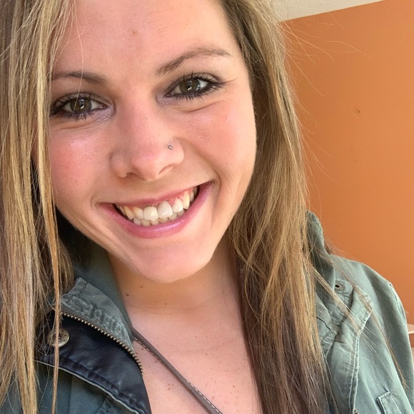 Profile Picture of Brittany Tisthammer (@btisthammer) on Poshmark
