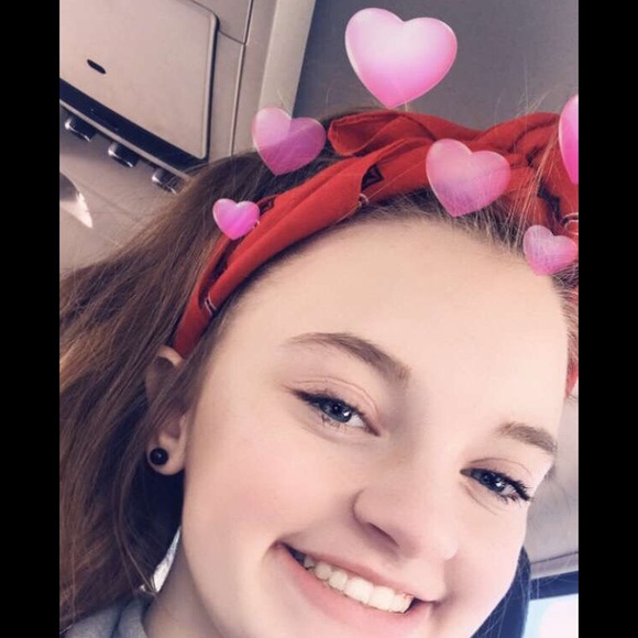 Profile Picture of Bella Sharp (@bellasharp13) on Poshmark