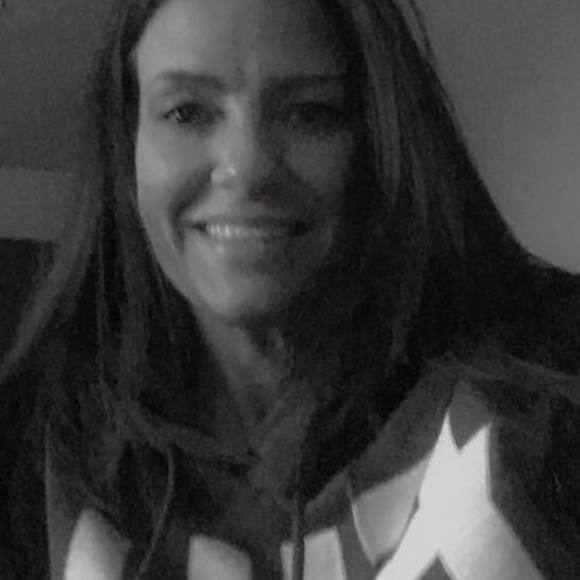 Profile Picture of Melissa Halcomb (@mwh77) on Poshmark