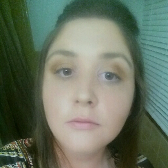 Profile Picture of Stacy Schellinger (@s_schellinger) on Poshmark