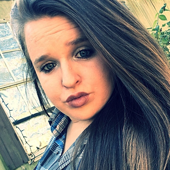 Profile Picture of Stormy Hayes (@teapott_94) on Poshmark