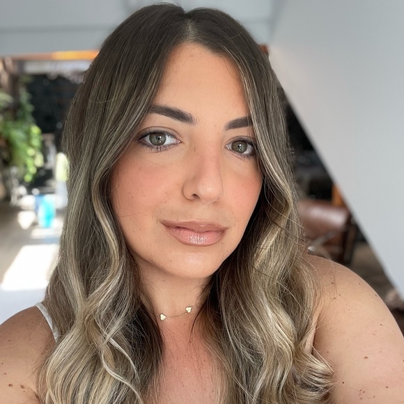 Profile Picture of Mariangela Fasulo (@mangiefasulo) on Poshmark
