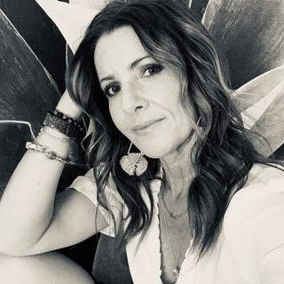 Profile Picture of Tina Jones (@acreativejunkie) on Instagram