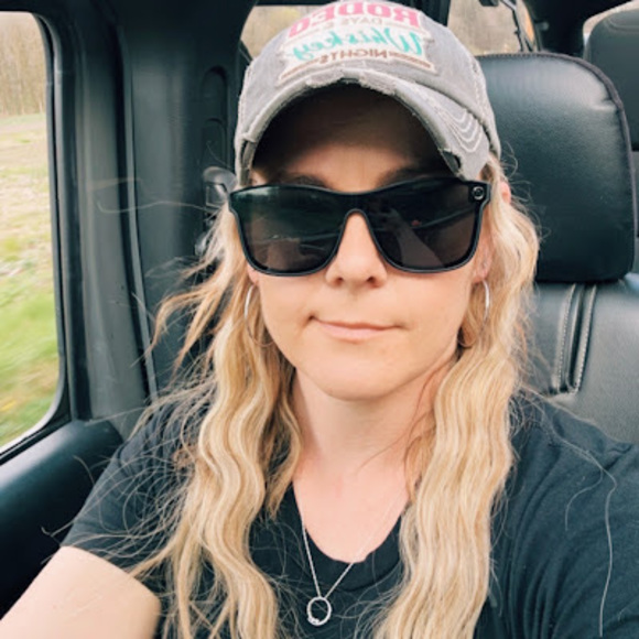 Profile Picture of Cara Meade (@carameade) on Poshmark