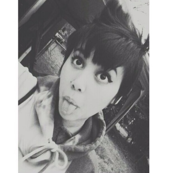 Profile Picture of Sarah Sehler (@sarahsailorrr) on Poshmark