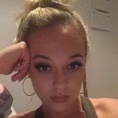 Profile Picture of Emily Tongue (@emilietonguex) on Twitter