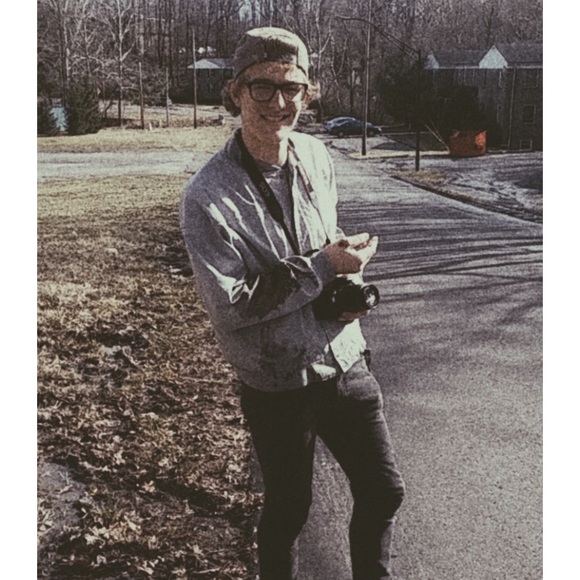 Profile Picture of Alex Basinger (@alexanderpaul18) on Poshmark