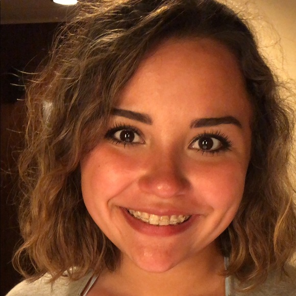 Profile Picture of Erynn Bergman (@erynnbergman) on Poshmark