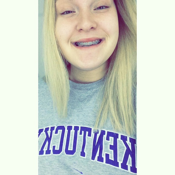 Profile Picture of Tori Josselson (@torijayy40) on Poshmark