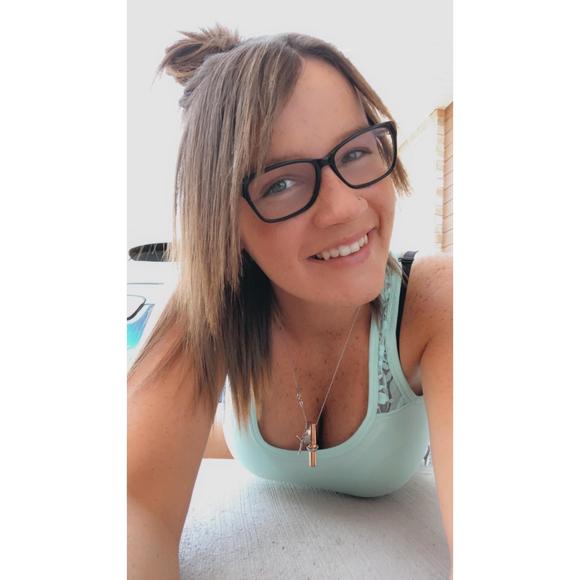 Profile Picture of Isabelle Dumoulin (@_iz99) on Poshmark