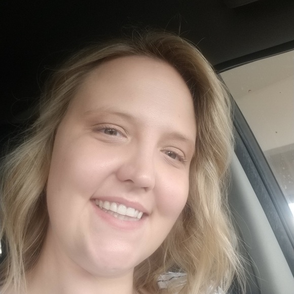 Profile Picture of Kelly Mcfarland (@kelly_mcfarland) on Poshmark