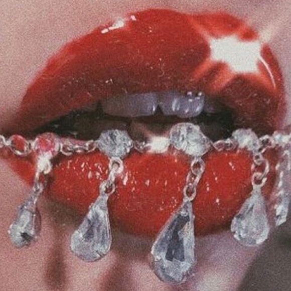 Profile Picture of Katie Queiruga (@katiebbella) on Poshmark