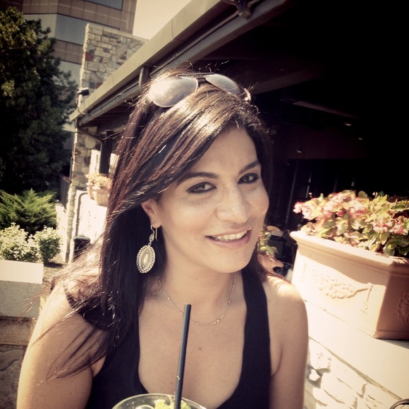 Profile Picture of Tania Moneim (@tmoneim) on Poshmark