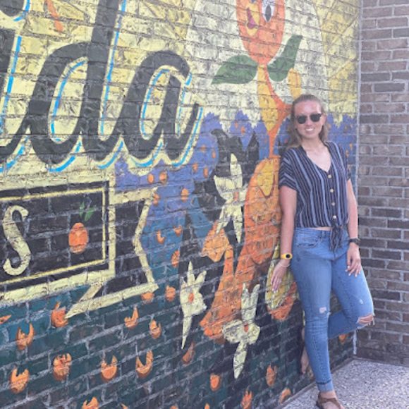 Profile Picture of Meghan Wieckowski (@mwieckowski05) on Poshmark