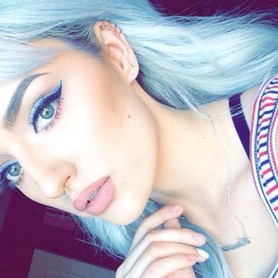 Profile Picture of Alexandra Marc (@alexandramarcc) on Twitter