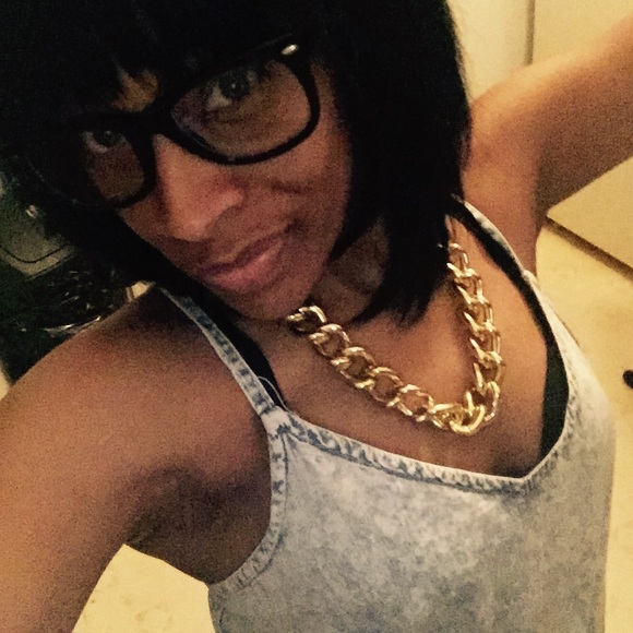 Profile Picture of Robin Galloway (@slimshortee) on Poshmark