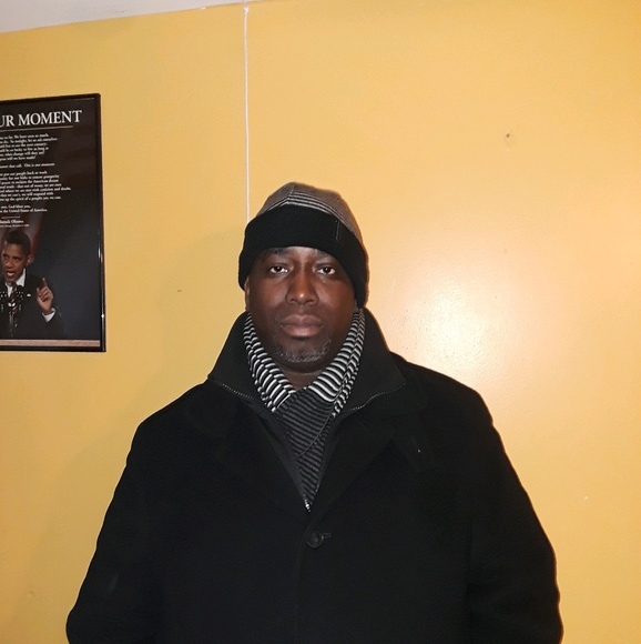 Profile Picture of Gary Roae (@blacklion14) on Poshmark