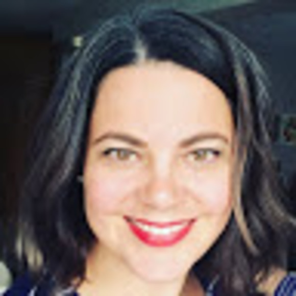 Profile Picture of Susan Sinclair (@susan_sinclair) on Poshmark