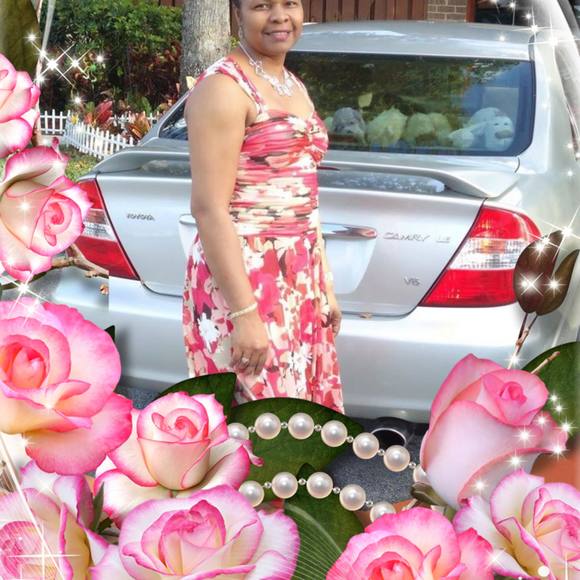 Profile Picture of Blair Sonia (@blair_sonia) on Poshmark