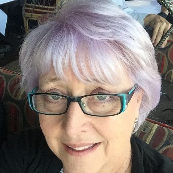 Profile Picture of Janet Carbary (@jlcarbary) on Poshmark