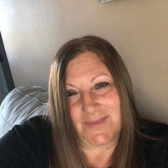 Profile Picture of Karen Fusilli (@karenfusilli) on Poshmark
