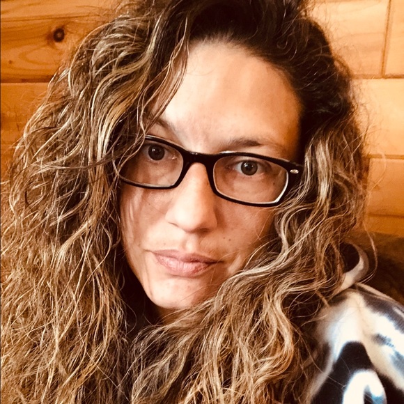 Profile Picture of Amelia Daniels (@ameliagarrant) on Poshmark