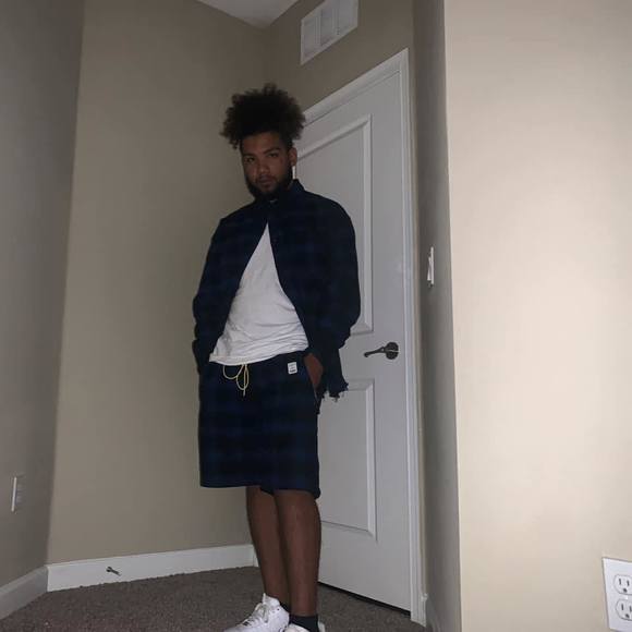 Damien Thorn-ellis - Poshmark Profile Picture of Damien Thorn-ellis (@kingswift69) on Poshmark