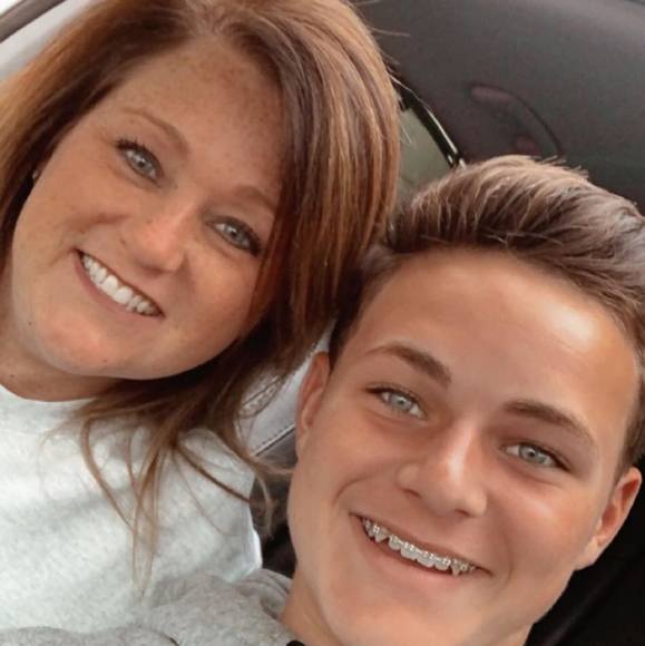 Profile Picture of Laura Reaves (@lbreaves) on Poshmark