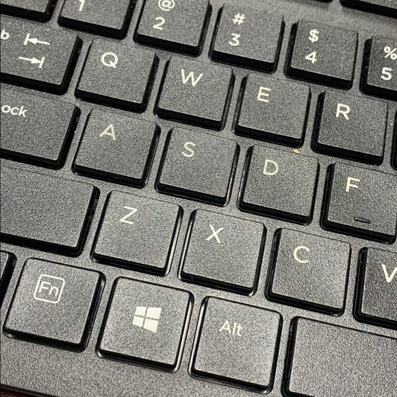 Profile Picture of Nemo Hm (@nemohm) on Poshmark