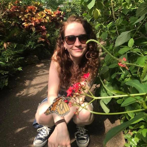 Profile Picture of Lara Bernard (@larabee17) on Poshmark