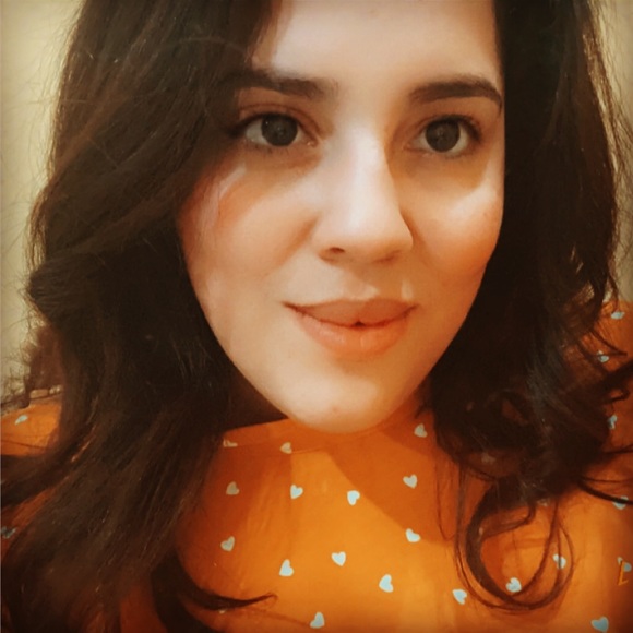 Profile Picture of Dayanara Almendarez (@dayanaraalmenda) on Poshmark