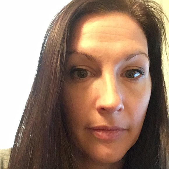 Profile Picture of Yvonne Habajec (@yvonnehabajec) on Poshmark