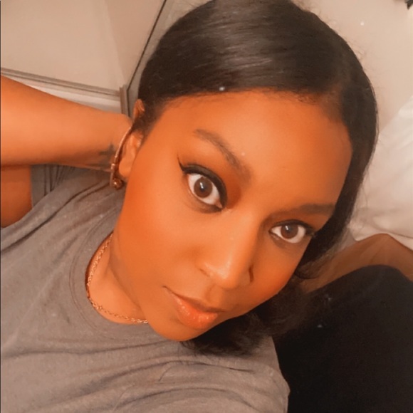Profile Picture of Ashley Boyde (@ashleytb) on Poshmark
