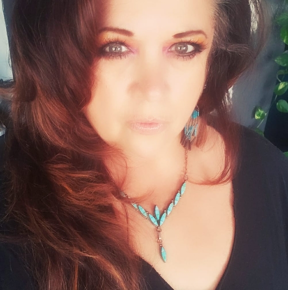 Profile Picture of Susan Fogle (@susan8468) on Poshmark
