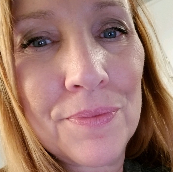 Profile Picture of Debbie Pfingsten (@dpfingsten) on Poshmark