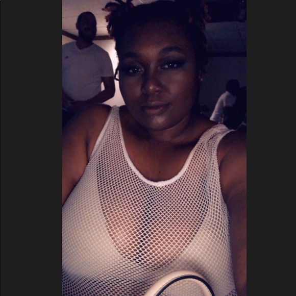 Profile Picture of Raechelle Davis (@rdavis1004) on Poshmark