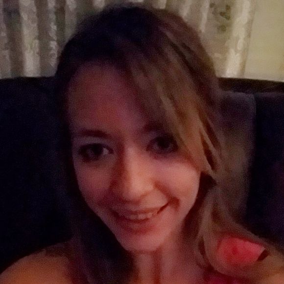 Profile Picture of Victoria Silversides (@vsilver93) on Poshmark