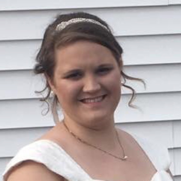Profile Picture of Victoria Pyles (@vmpyles) on Poshmark
