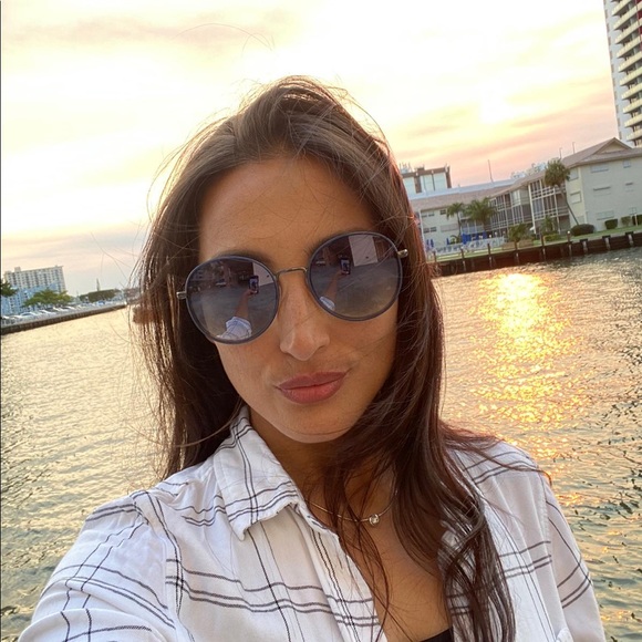 Profile Picture of Samira Gassanova (@samicovalera) on Poshmark