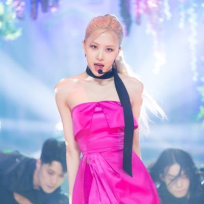 Profile Picture of  🍸KimPark 🌹 💙 (@johannlouisekim) on Twitter