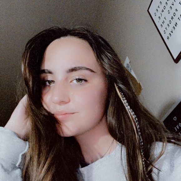 Profile Picture of Sophia Sciabbarrasi (@sophia1224) on Poshmark