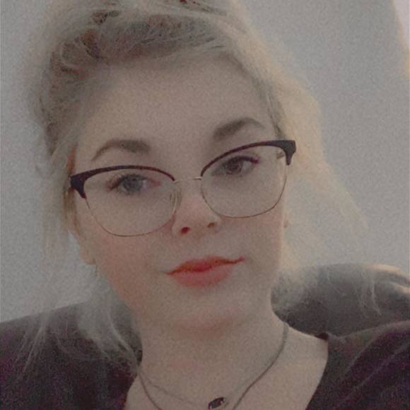 Profile Picture of Angel Platow (@angelplatow) on Poshmark