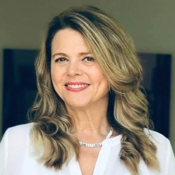 Profile Picture of Kathy Bueter (@kbjewels) on Poshmark