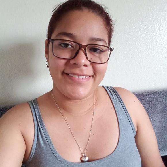 Profile Picture of Daniela Blandon (@dblandon) on Poshmark