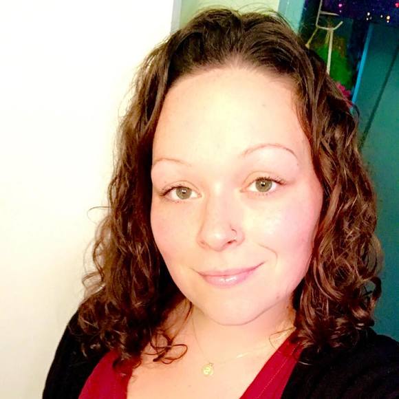 Profile Picture of Stephanie Jaskot (@sjaskot) on Poshmark